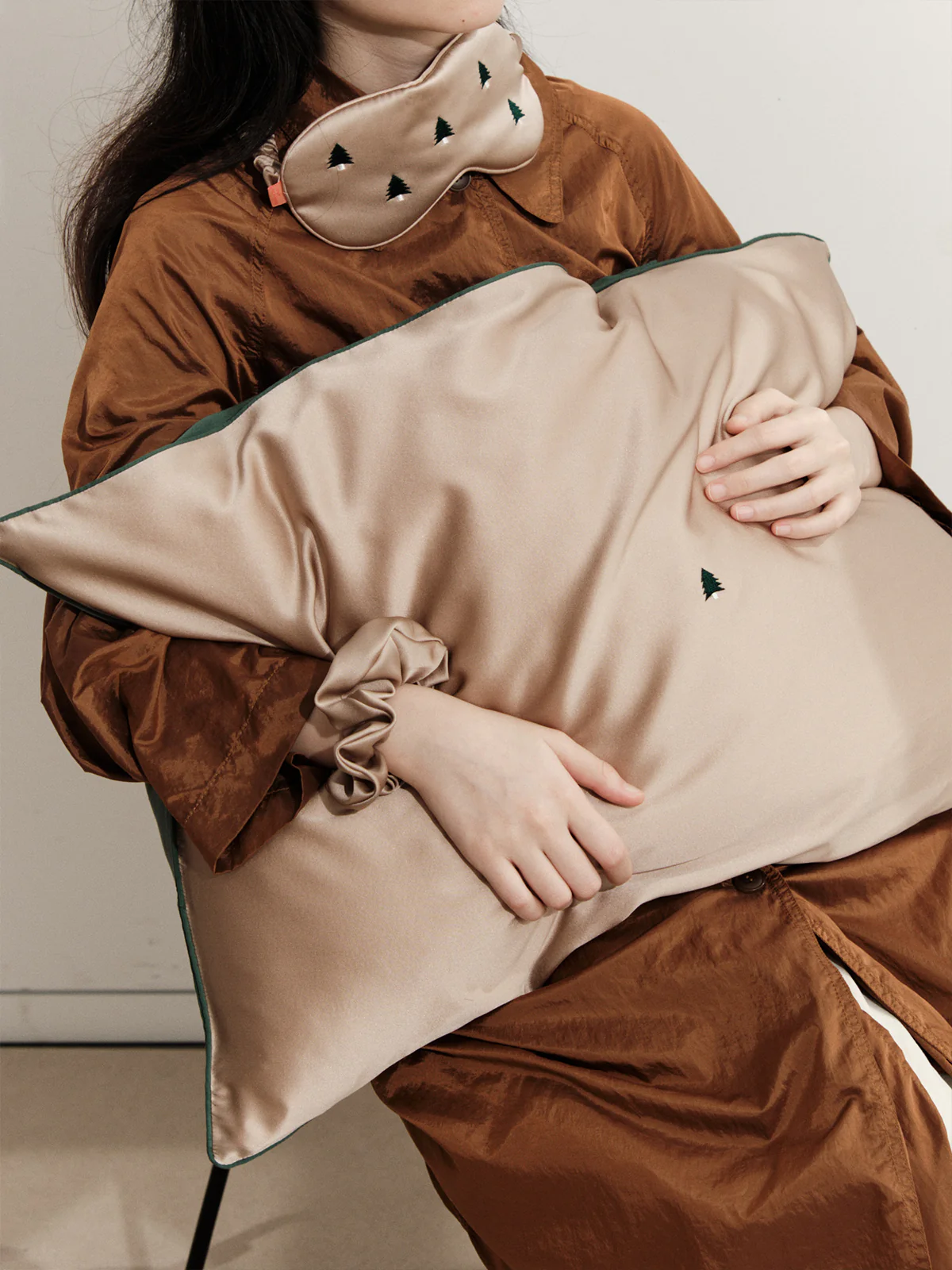 "Evergreen" 3 Piece Silk Gift Set - Silk Pillowcase & Silk Sleep Eye Mask & Silk Scrunchie - Image 3