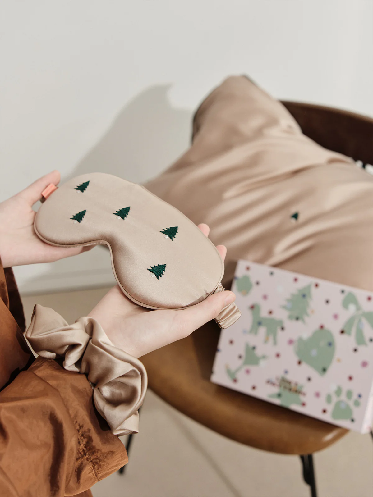 "Evergreen" 3 Piece Silk Gift Set - Silk Pillowcase & Silk Sleep Eye Mask & Silk Scrunchie - Image 4