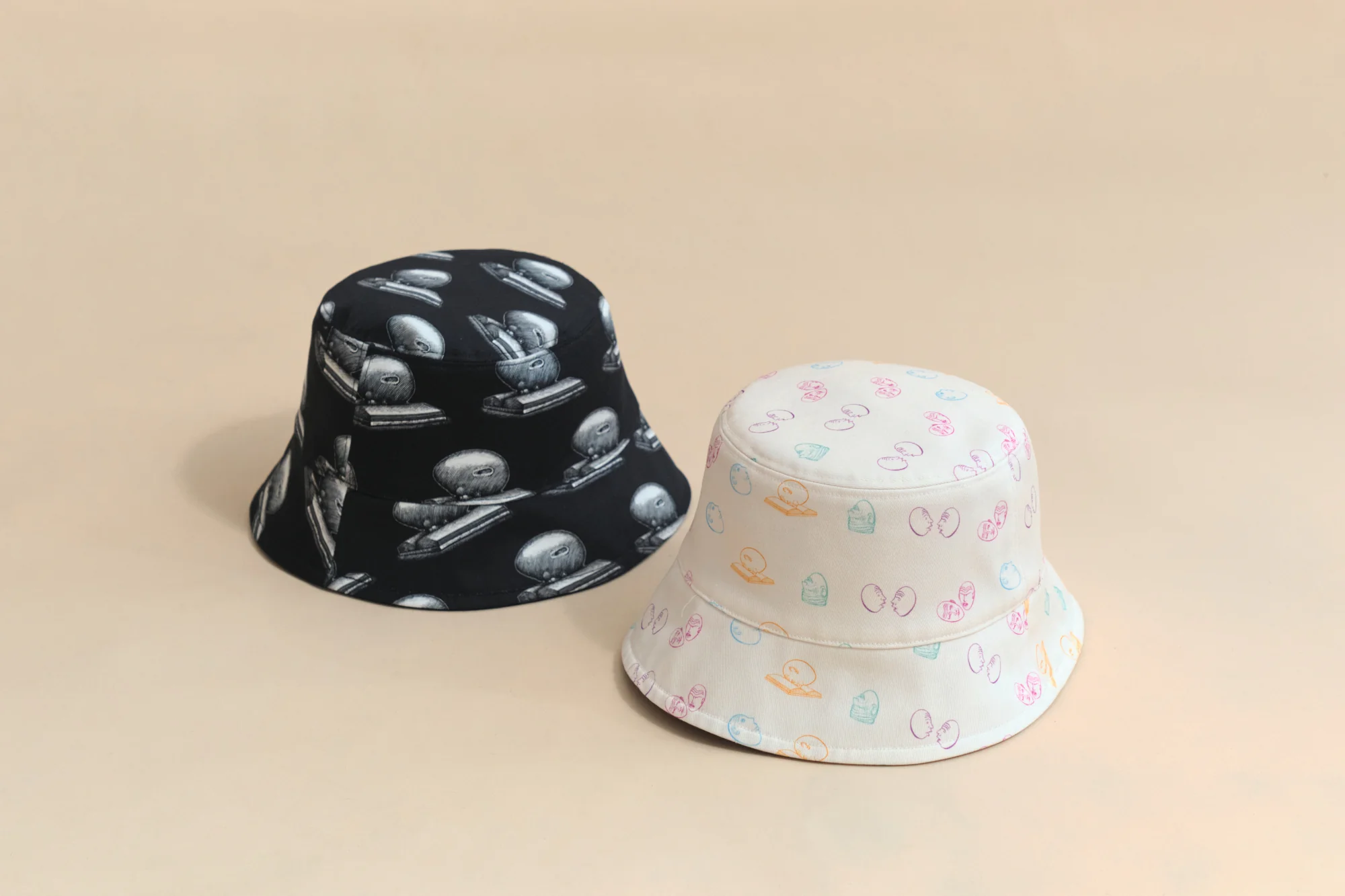 "Eggheads" Cotton Reversible Bucket Hat - White - Image 3